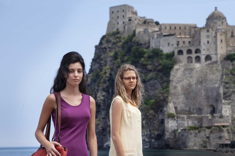 In de Italiaanse serie 'De geniale vriendin' spreken ze geen Italiaans